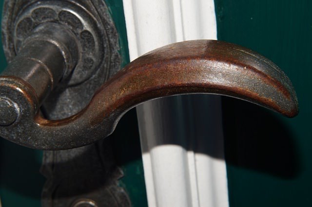 Door knob handle